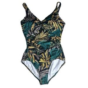 NWT Penbrooke Women’s Tummy Control Swimsuit. Size 16